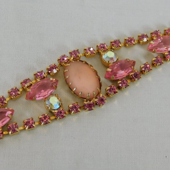 Unsigned Jewelry - Pink White Crystal Bracelet Unsigned Gold Tone Textured Clasp 7" Long Juliana?